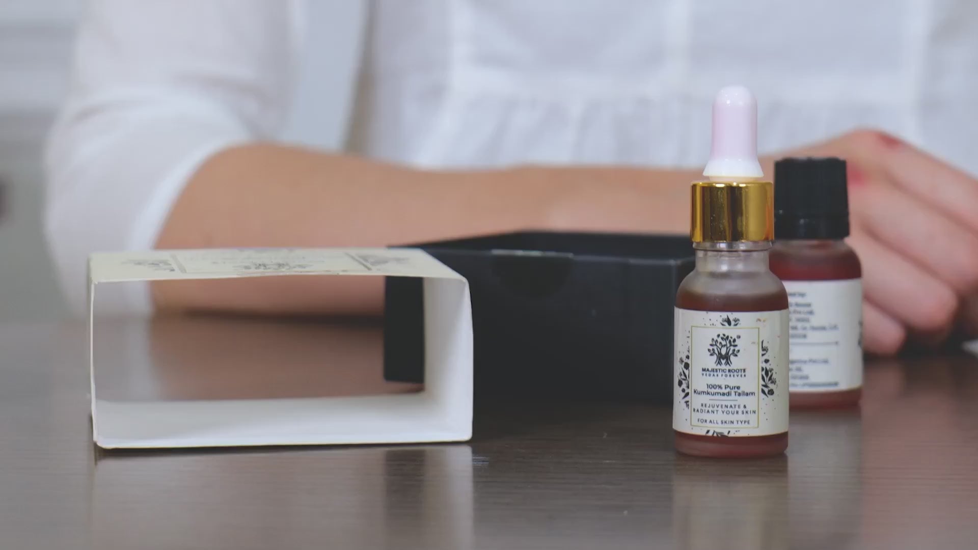 Kumkumadi face oil with Pure Ayurvedic Saffron & Sandal